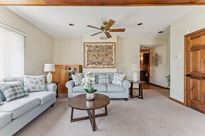 Niagara Falls Getaway: Perfect Place To Unwind 2 Bedroom Home by RedAw