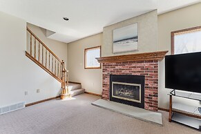 Niagara Falls Getaway: Perfect Place To Unwind 2 Bedroom Home by RedAw