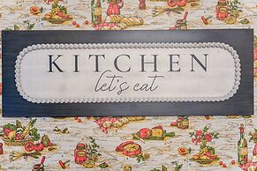 Niagara Falls Getaway: Perfect Place To Unwind 2 Bedroom Home by RedAw