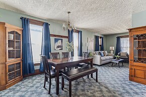 Niagara Falls Getaway: Perfect Place To Unwind 2 Bedroom Home by RedAw