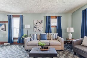 Niagara Falls Getaway: Perfect Place To Unwind 2 Bedroom Home by RedAw