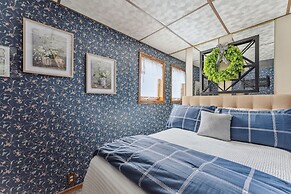 Niagara Falls Getaway: Perfect Place To Unwind 2 Bedroom Home by RedAw