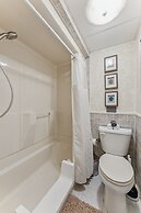 Niagara Falls Getaway: Perfect Place To Unwind 2 Bedroom Home by RedAw