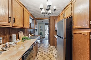 Niagara Falls Getaway: Perfect Place To Unwind 2 Bedroom Home by RedAw