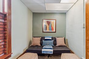 Niagara Falls Getaway: Perfect Place To Unwind 2 Bedroom Home by RedAw