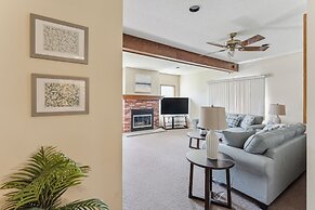 Niagara Falls Getaway: Perfect Place To Unwind 2 Bedroom Home by RedAw