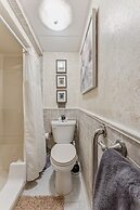 Niagara Falls Getaway: Perfect Place To Unwind 2 Bedroom Home by RedAw