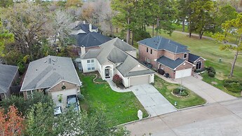 Serene Escape By The Lake 3 Bedroom Home by RedAwning