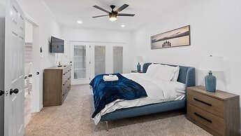 Serene Escape By The Lake 3 Bedroom Home by RedAwning