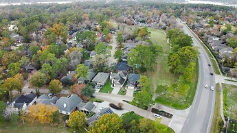 Serene Escape By The Lake 3 Bedroom Home by RedAwning