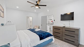 Serene Escape By The Lake 3 Bedroom Home by RedAwning