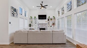 Serene Escape By The Lake 3 Bedroom Home by RedAwning