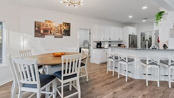 Serene Escape By The Lake 3 Bedroom Home by RedAwning