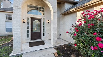 Serene Escape By The Lake 3 Bedroom Home by RedAwning