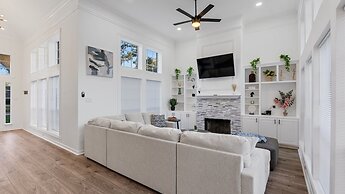 Serene Escape By The Lake 3 Bedroom Home by RedAwning