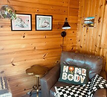 Little Loch 2 Bedroom Home by RedAwning