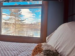 Little Loch 2 Bedroom Home by RedAwning