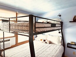 Little Loch 2 Bedroom Home by RedAwning