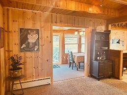 Little Loch 2 Bedroom Home by RedAwning