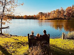 Little Loch 2 Bedroom Home by RedAwning