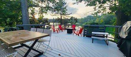 Little Loch 2 Bedroom Home by RedAwning