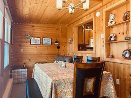 Little Loch 2 Bedroom Home by RedAwning