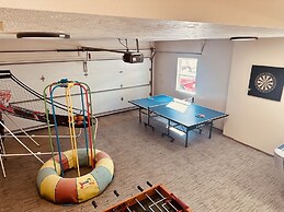 Little Loch 2 Bedroom Home by RedAwning