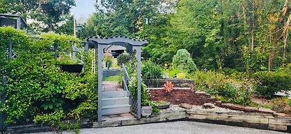 Little Loch 2 Bedroom Home by RedAwning