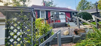 Little Loch 2 Bedroom Home by RedAwning