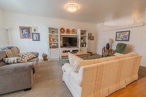 Traveler's Rest 3 Bedroom Home by RedAwning