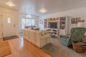 Traveler's Rest 3 Bedroom Home by RedAwning