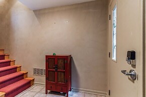 Family-Friendly South Loop Escape by RedAwning