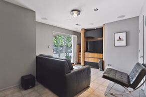 Family-Friendly South Loop Escape by RedAwning