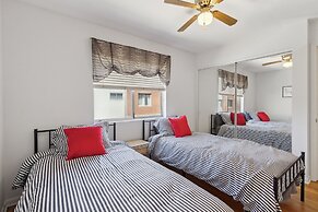 Family-Friendly South Loop Escape by RedAwning