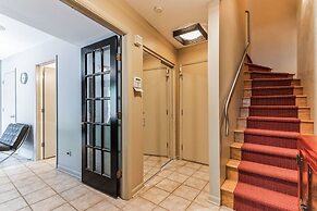 Family-Friendly South Loop Escape by RedAwning