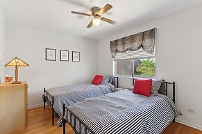 Family-Friendly South Loop Escape by RedAwning