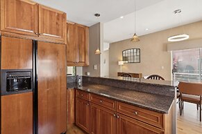 Family-Friendly South Loop Escape by RedAwning