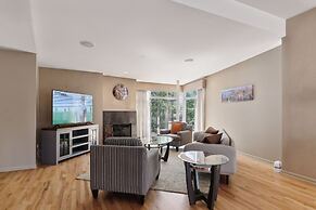 Family-Friendly South Loop Escape by RedAwning