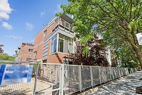 Family-Friendly South Loop Escape by RedAwning