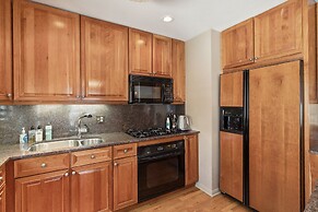 Family-Friendly South Loop Escape by RedAwning