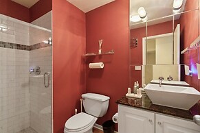 Family-Friendly South Loop Escape by RedAwning