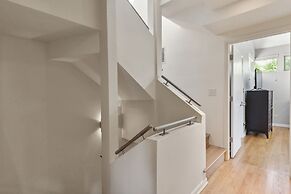 Family-Friendly South Loop Escape by RedAwning