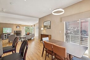 Family-Friendly South Loop Escape by RedAwning