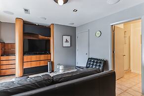 Family-Friendly South Loop Escape by RedAwning