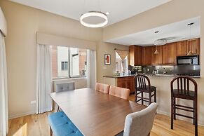 Family-Friendly South Loop Escape by RedAwning