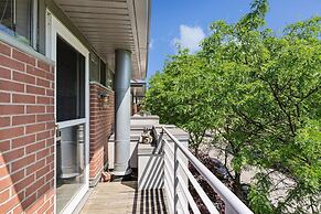 Family-Friendly South Loop Escape by RedAwning