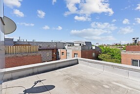 Family-Friendly South Loop Escape by RedAwning