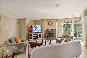 Family-Friendly South Loop Escape by RedAwning