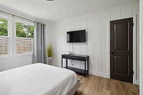Chic Retreat Near Airport & Downtown Nashville by RedAwning