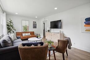 Chic Retreat Near Airport & Downtown Nashville by RedAwning